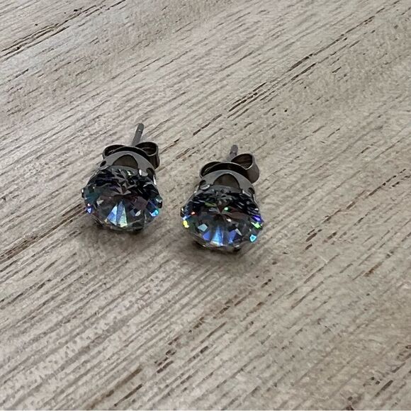 Dazzling sparkly crystal rhinestone post earrings - Picture 2 of 7
